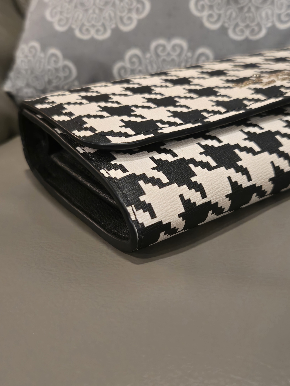 kate spade New York Black & White Houndstooth Convertible Wallet Crossbody Set - Picture 10 of 16